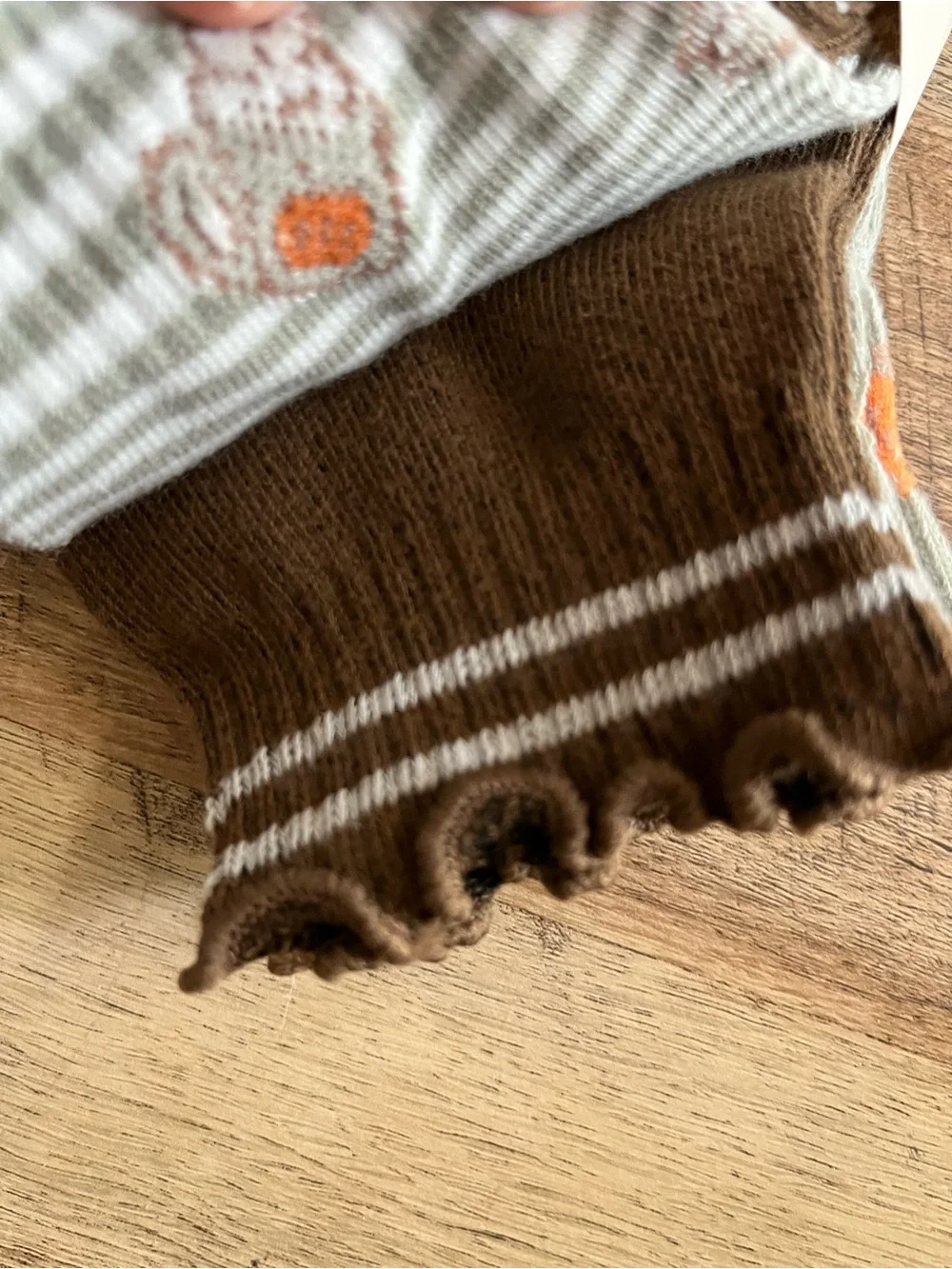 NWT Wild & Indigo Women’s Fall Pumpkin Spice Coffee Lettuce Ruffle Socks